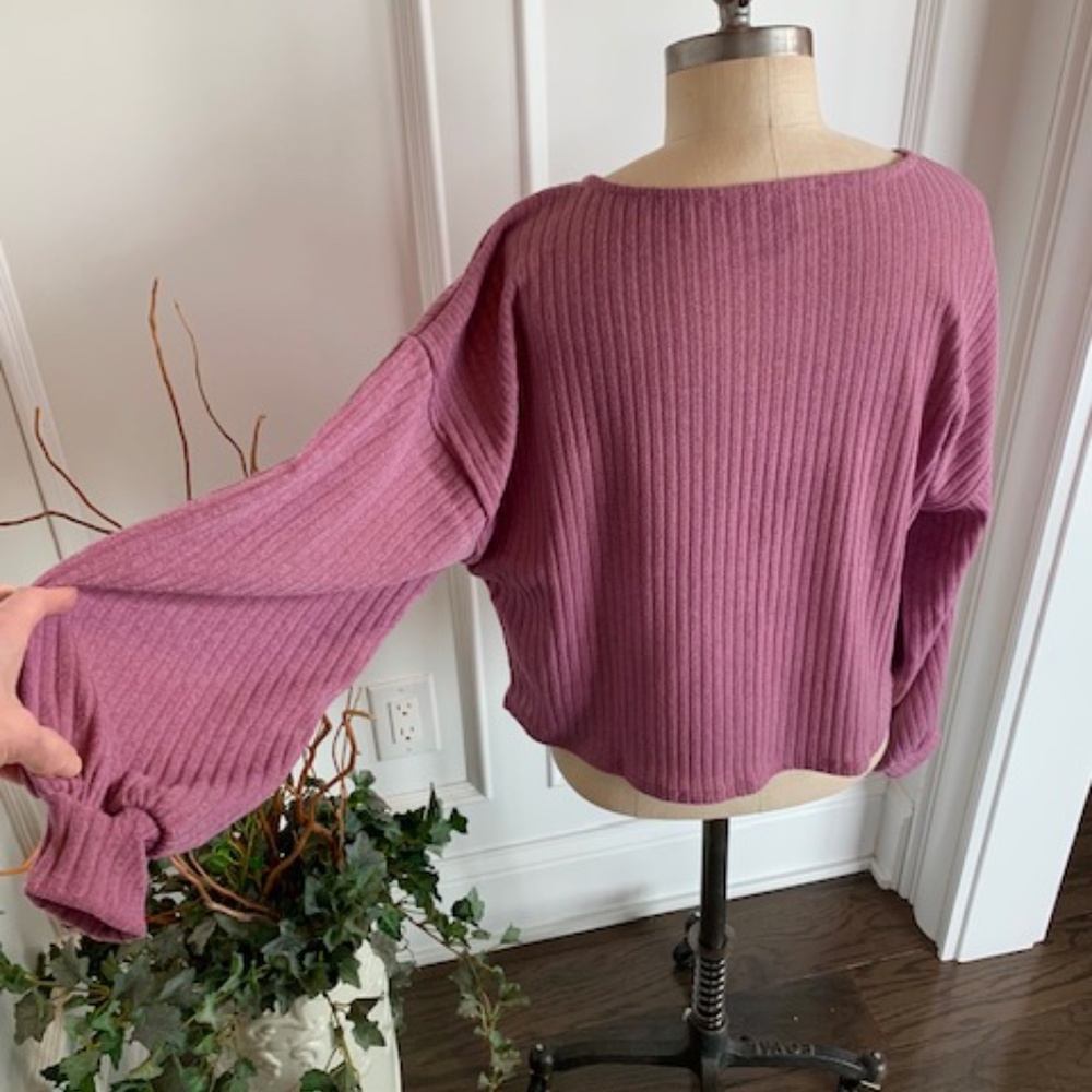 Forever 21 NW0T Balloon Sleeve Knit Top - Picture 2 of 14